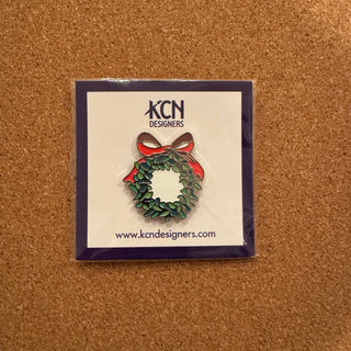 Wreath with Red Bow Needle Minder