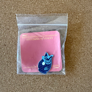 Navy Fish Pitcher Needle Minder