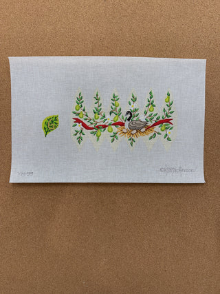 XM-99 Christmas Ornament – 12 Days Stuffed Pear – Geese-a-Laying (Day 6) (stitch guide in notebook)